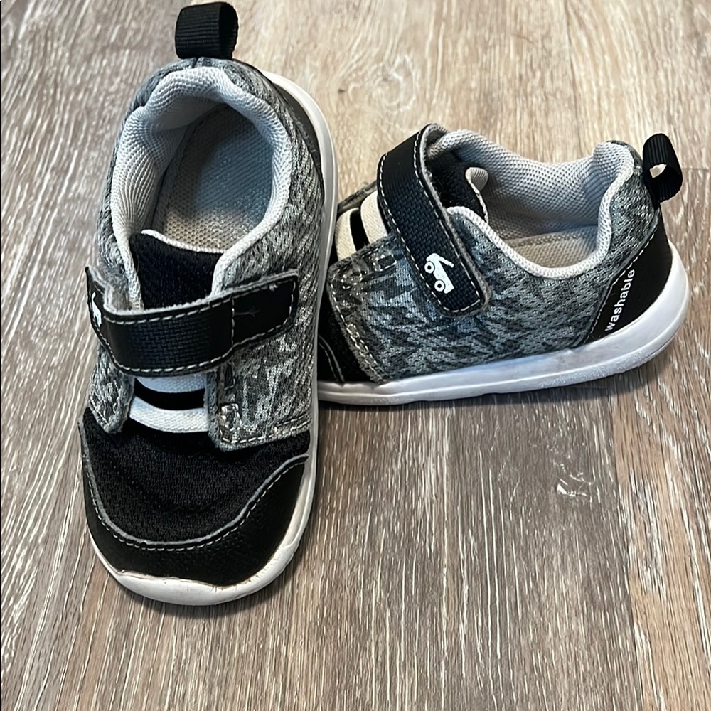 See Kai Run Black and Gray Sneakers with Velcro Closure